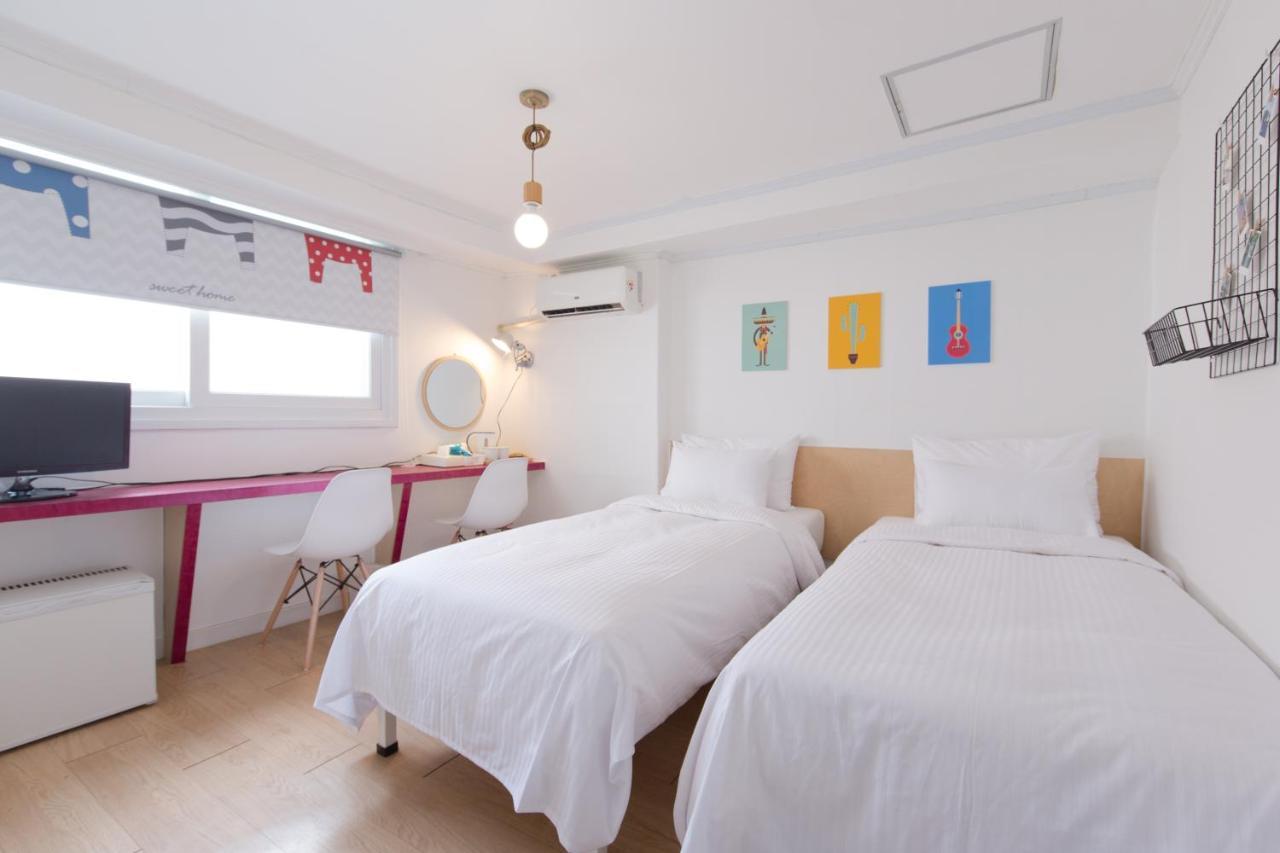 Travel Monster Hotel Сеул Екстериор снимка